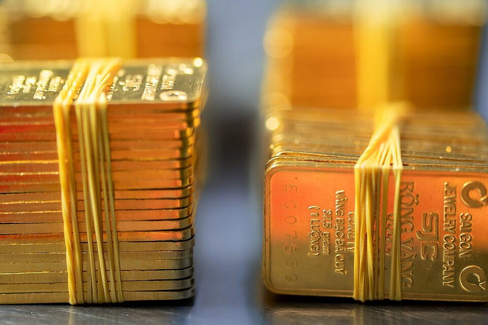 Tiếp đà lao dốc, vàng miếng SJC không giữ được mốc 81 triệu đồng/lượng